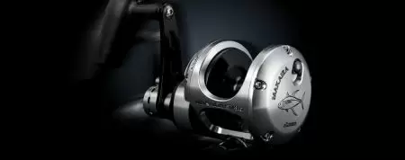 Makaira Sea Silver Lever Drag Drag Reel - Okuma Makaira Sea Srebrna dźwignia Drag Special Special Edition Gun Dym i srebrny anoding-karbonitu podwójny System opór-Uchwyt wielkości i niższa niska prędkość w porównaniu z oryginalnym Makaira